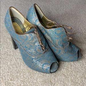 Peep toes heels